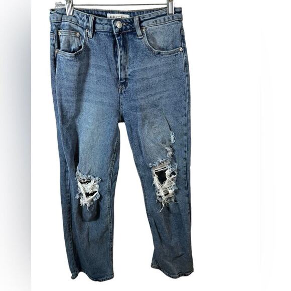 Almost Famous Distressed Straight‎ Legged Jeans Size 9 High Rise - Picture 1 of 4